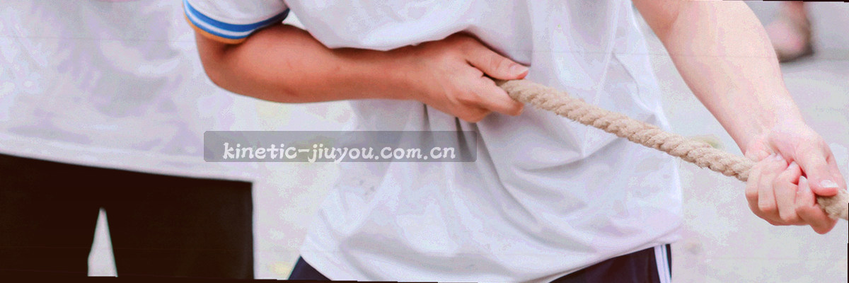 深蓝背景上由数据点组成盾牌轮廓
